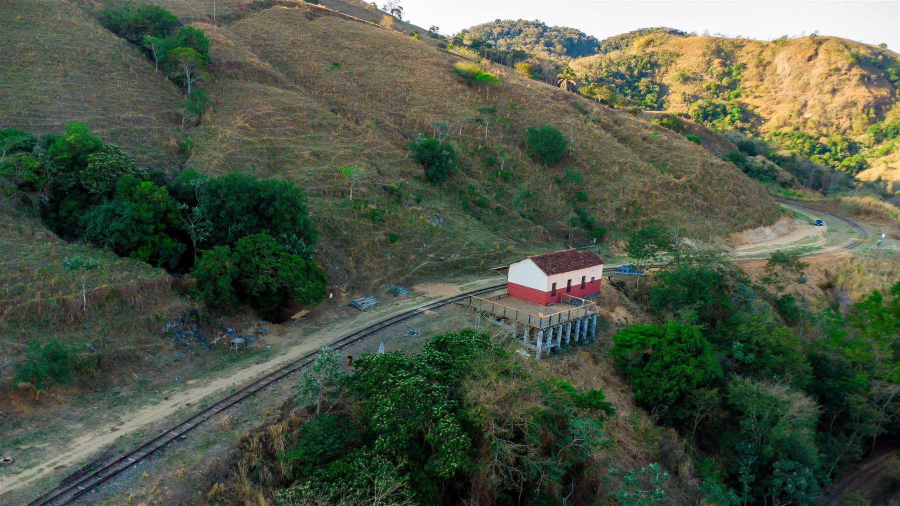 Trilhos do Biciclotrem rumo à Serra do Mirante