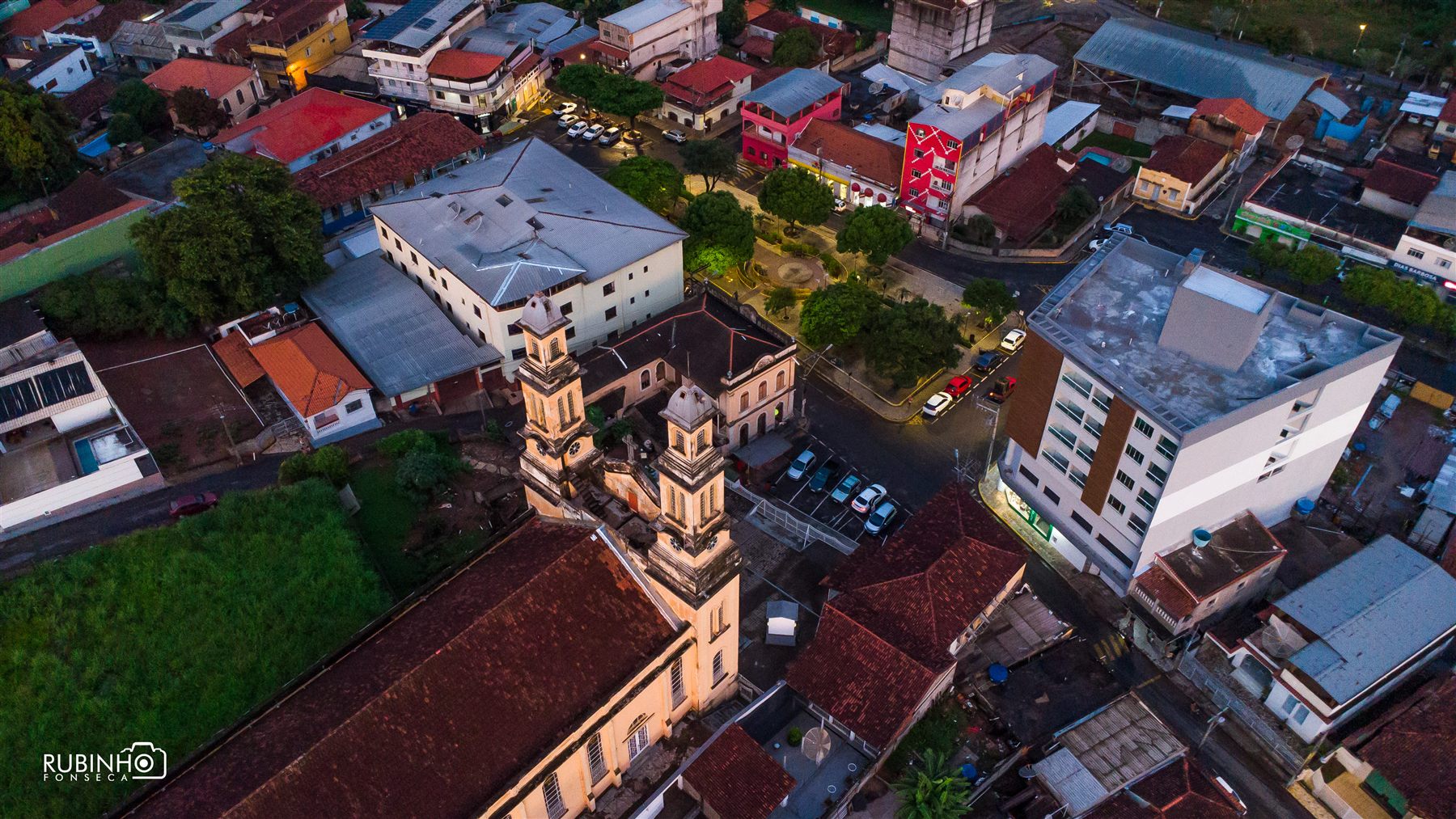 Centro de São Geraldo ao entardecer