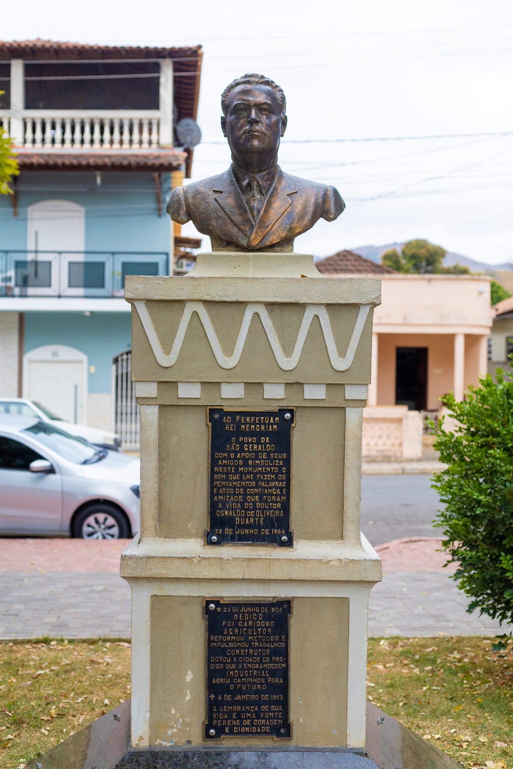 Busto Dr. Oswaldo - praça