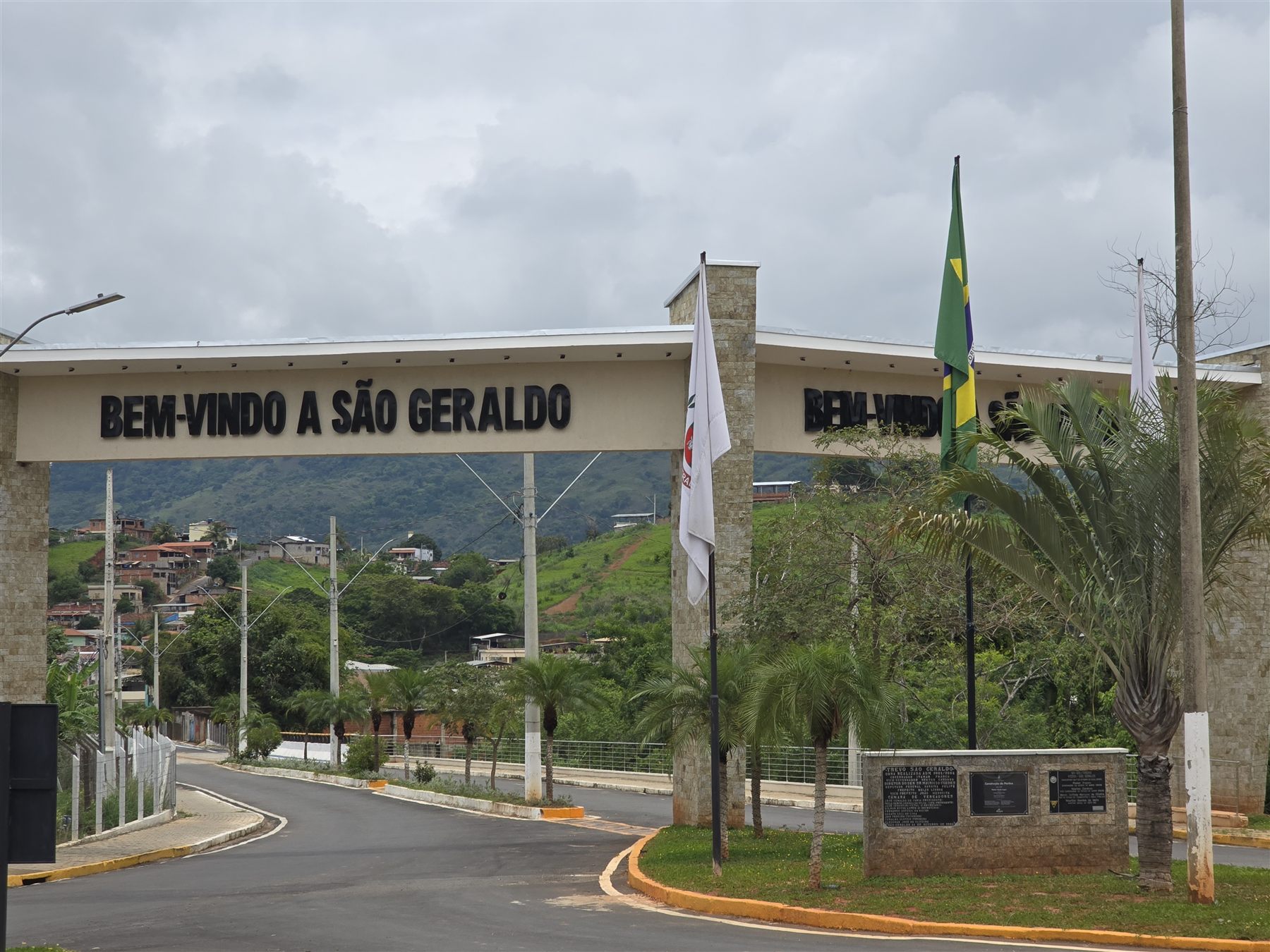 Pórtico de entrada de São Geraldo - vista frontal