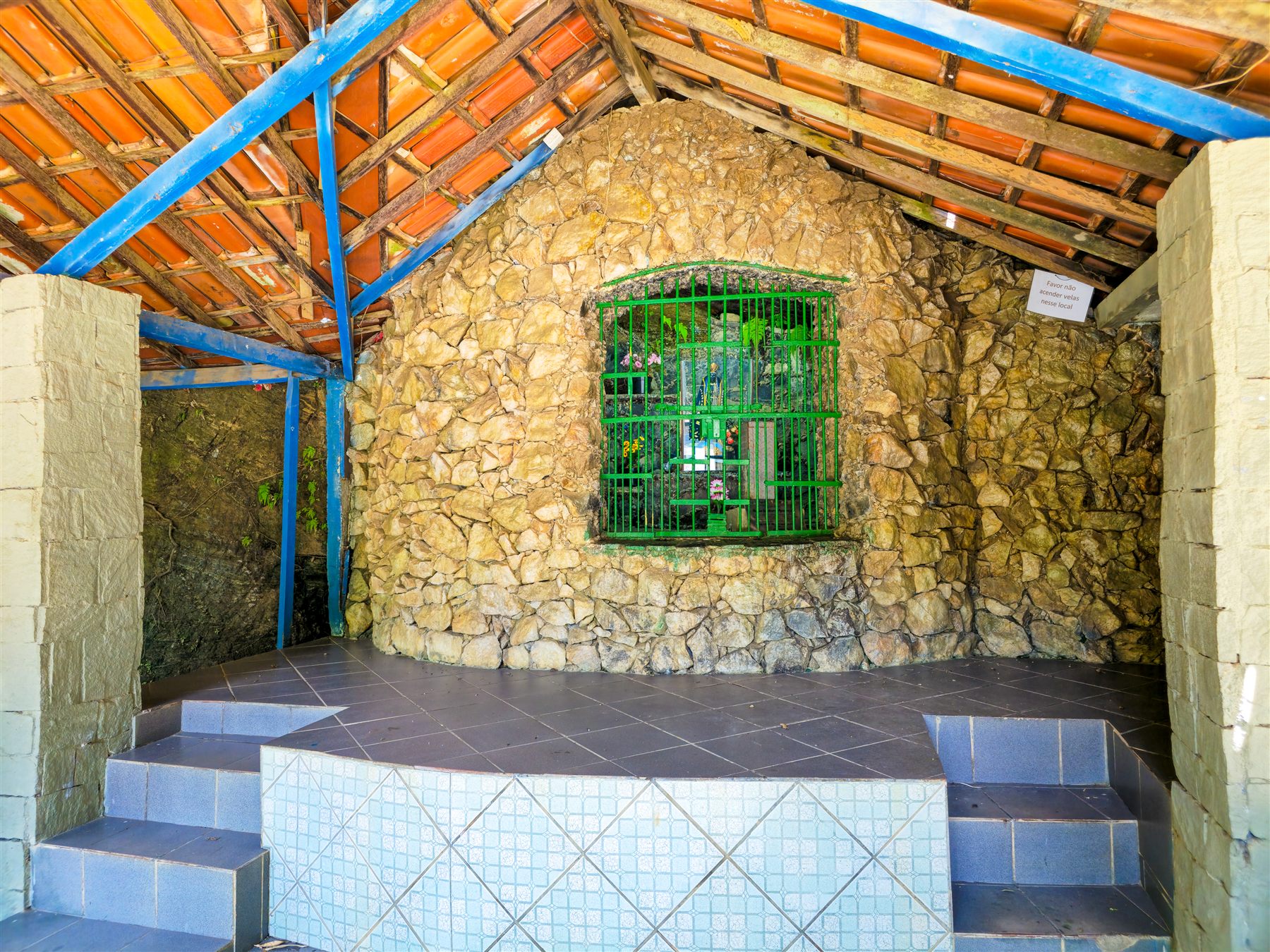 Gruta e Cachoeira da Santinha