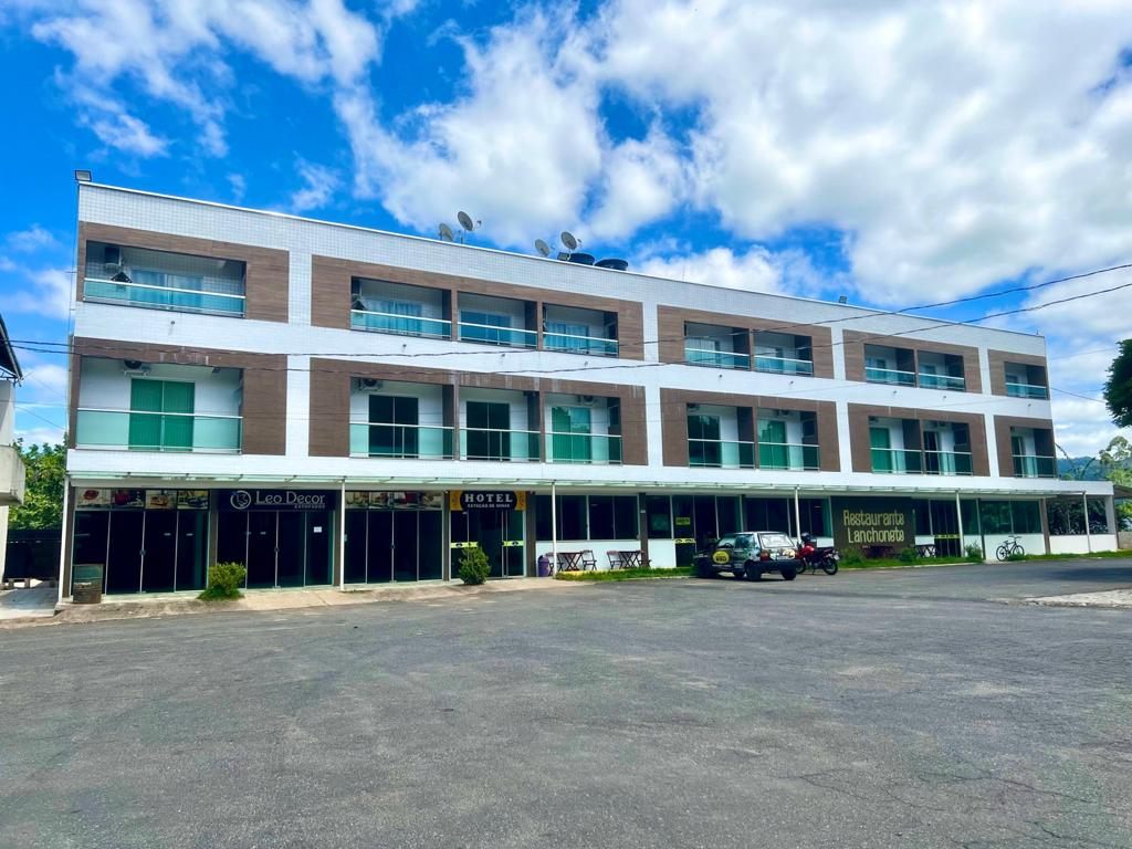 Fachada do Hotel Estação de Minas, com restaurante e lanchonete