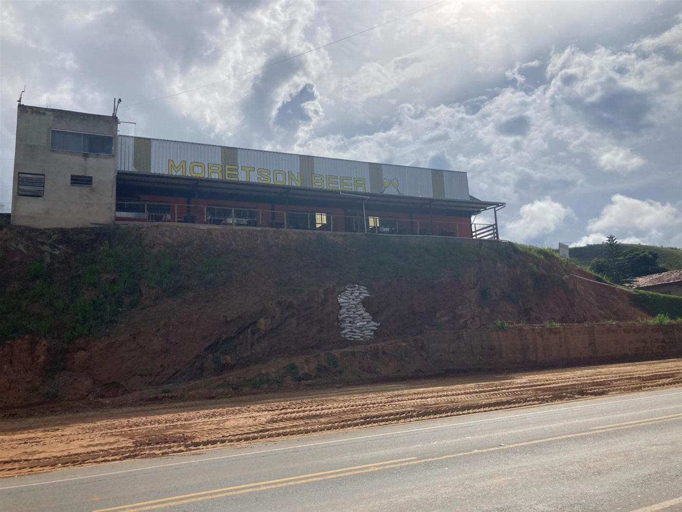 Fachada da cervejaria Moretson Beer às margens da BR-120