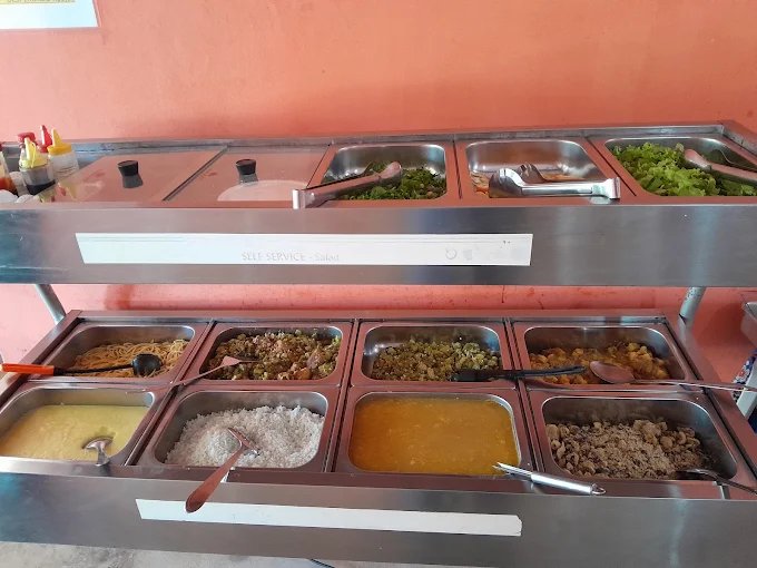 Buffet self-service do Restaurante da Carmem em São Geraldo