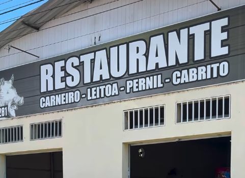 Fachada do Restaurante Jorge Leitoa, com letreiro carneiro leitoa pernil cabrito